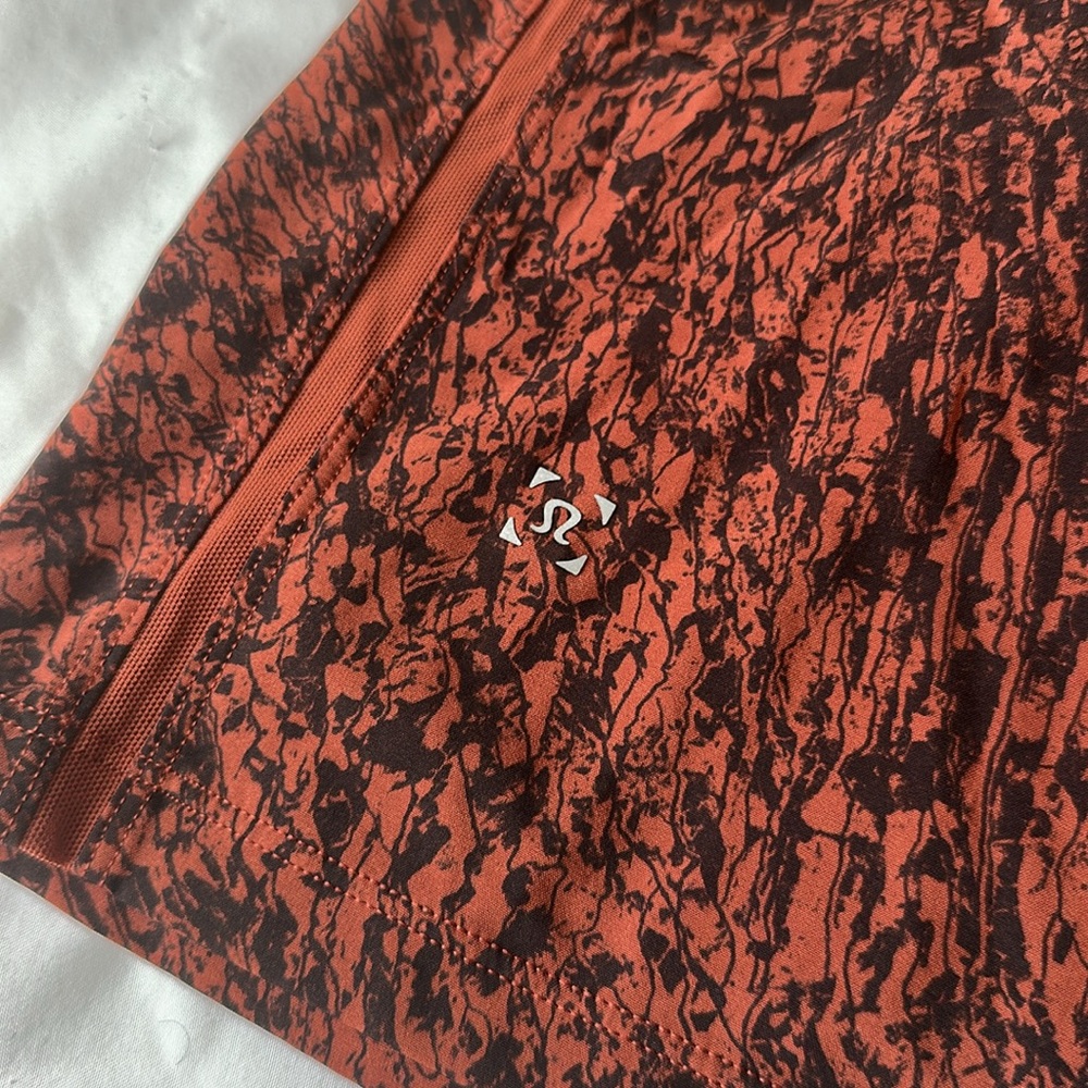 Men's Lululemon Black and Red Patterned Shorts Size Large - Picture 4 of 4